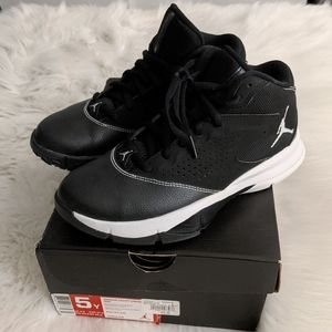 Jordan Court Vision shoe